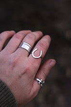 Load image into Gallery viewer, Horseshoe ring - size 6.5
